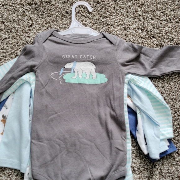 NWT bundle of 5 bodysuits, 9-12 months - Picture 6 of 7